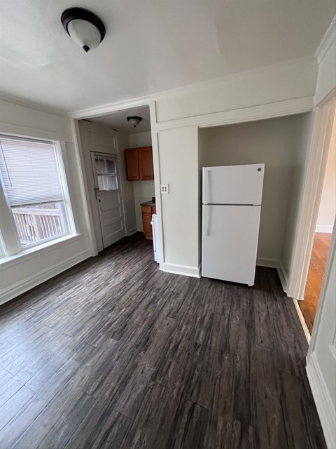 Floor plan for 2 beds, 1 bath, 850 sqft